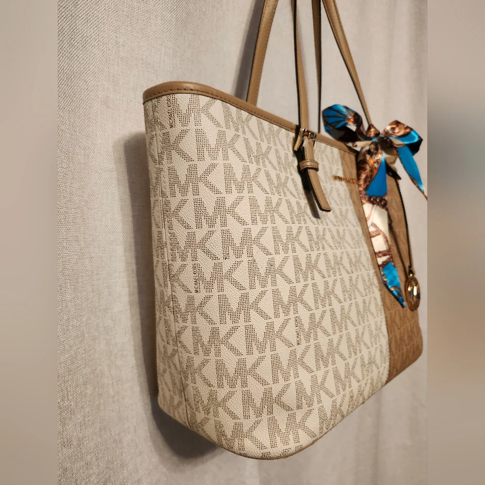 Michael Kors Large Jet Set Camel Multicolor Zip Top Tote